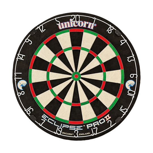 Unicorn Eclipse Pro 2 Dartboard Das Bild zeigt eine Unicorn Eclipse Pro 2 Dartscheibe. Die Dartscheibe hat ein klassisches Design mit schwarzen, weißen, roten und grünen Feldern.