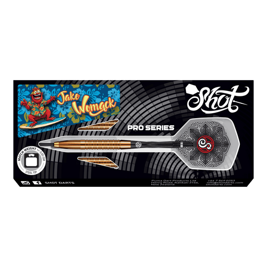Shot Pro Series Jake Womack Steel Darts - 23g Das Bild zeigt die "Shot Pro Series Jake Womack Steeldarts - 23g" in ihrer Verpackung. Die Darts haben ein auffälliges Design und sind mit einem Comic-Surfer-Motiv verziert.