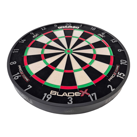 Winmau Blade X ProCore steel dartboard Abgebildet ist das Produkt Winmau Blade X ProCore Steeldartboard. Es handelt sich um eine professionelle Steeldart-Scheibe.