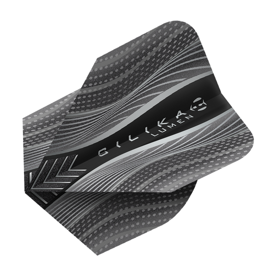 Das Bild zeigt das Produkt "Harrows Silika Lumen Black No6 Flights". Das Flight ist schwarz mit silbernen und grauen Mustern sowie dem Schriftzug „Silika Lumen“ in der Mitte.