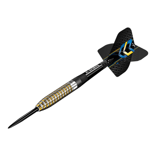 Das Bild zeigt einen Steeldart, der "Mission Oskar Lukasiak Black Gold PVD Steeldarts - 22g" heißt. Der Dart hat ein schwarz-goldenes Design mit modernen Rillen und einem schwarzen Flight.