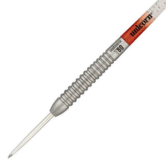 Unicorn Core XL Striker Style 5 steel darts Das Bild zeigt einen Unicorn Core XL Striker Style 5 Steeldart. Der Dartpfeil hat einen silbernen, geriffelten Griff und eine spitze Metallspitze.