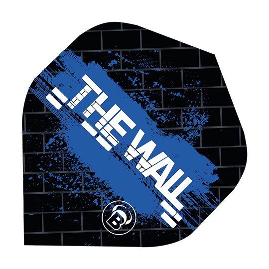 Das Bild zeigt ein Dartflight im schwarzen und blauen Design mit der Aufschrift "THE WALL". Im Hintergrund ist ein Ziegelmuster zu sehen, und unten befindet sich ein rundes Logo mit einem "B".