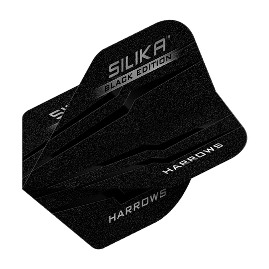 Harrows Silika Black Edition No2 Standard Flights Das Bild zeigt die Harrows Silika Black-Edition No2 Standard Flights. Die Flights sind schwarz mit silbernen Akzenten und dem Aufdruck "Harrows" sowie "Silika Black Edition".