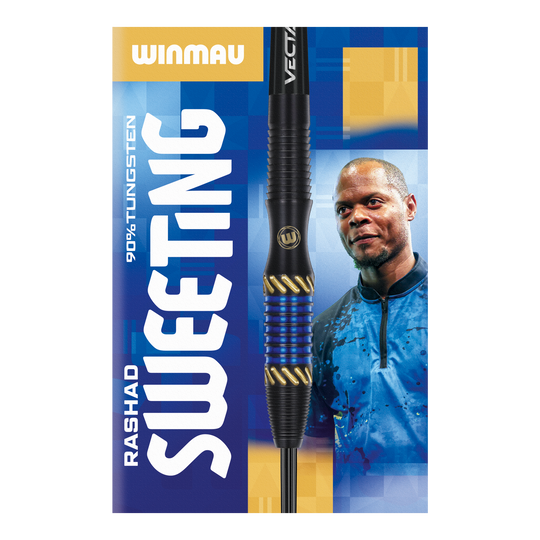 Das Bild zeigt die Verpackung der "Winmau Rashad Sweeting Steeldarts - 24g". In der Mitte ist ein Dartpfeil abgebildet, daneben ist eine Person in einem blauen Outfit zu sehen.