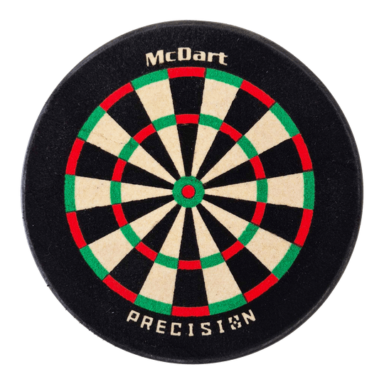 Das Bild zeigt eine kleine, runde Dartscheibe mit der Aufschrift „McDart“ und „PRECISION“. Die Scheibe hat die klassischen Farben Weiß, Schwarz, Rot und Grün.