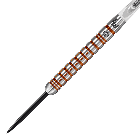 Harrow's Luke Woodhouse Series 2 steel darts Das Bild zeigt einen Harrows Luke Woodhouse Series 2 Steeldart. Der Dartpfeil hat ein silbernes Griffstück mit orangenen Rillen und eine schwarze Spitze.