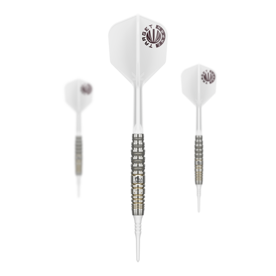Das Bild zeigt drei Softdarts der Serie „Target Japan Prime Series Mayujo Morita GEN6“ mit einem Gewicht von 18g. Die Darts haben weiße Flights und einen silber-schwarzen Barrel mit goldenen Akzenten.