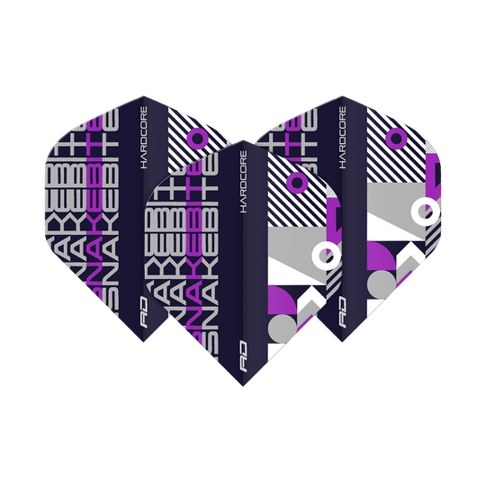 TF6656_Red_Dragon_Hardcore_Snakebite_BlackPurple_Standard_Flights_1c7FxZfIYdCshs Das Bild zeigt drei Dart Flights der Marke "Red Dragon Hardcore Snakebite" in Schwarz und Lila. Das Design ist modern mit geometrischen Mustern und der Aufschrift "SNAKEBITE".