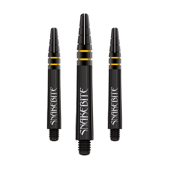 C798_Red_Dragon_Nitrotech_Peter_Wright_Shafts_Schwarz_1 Das Bild zeigt drei schwarze Dartschäfte mit gelben Ringen und der Aufschrift "Snakebite". Es handelt sich um die Red Dragon Nitrotech Peter Wright Shafts Schwarz in 39mm Länge.