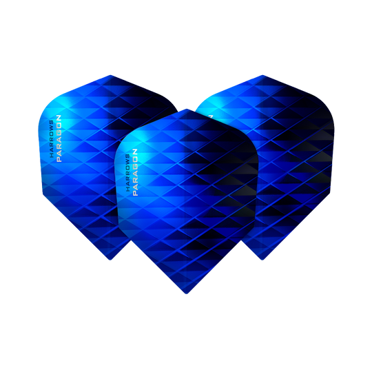 Das Bild zeigt drei blaue Dart-Flights des Modells "Harrows Paragon Blue No2 Standard". Die Flights haben ein geometrisches Muster und sind in verschiedenen Blautönen gestaltet.