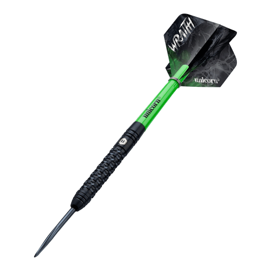 Unicorn Wraith steel darts Das Bild zeigt einen Unicorn Wraith Steeldart mit einem schwarzen und grünen Design. Auf den Flights stehen die Wörter "WRAITH" und "unicorn".