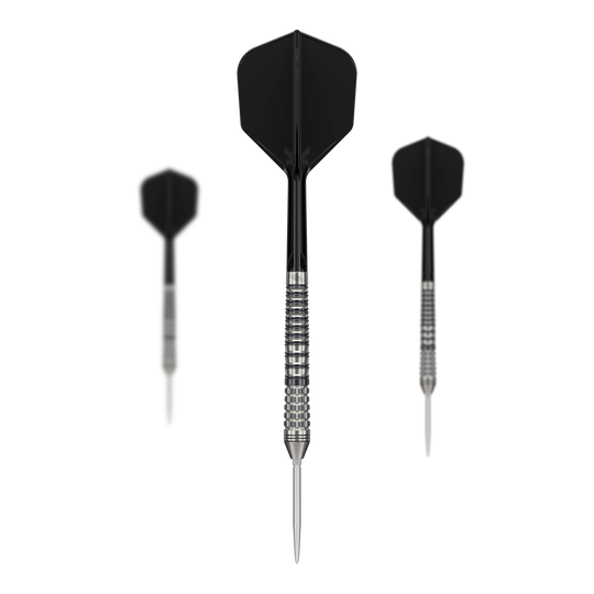Target Black Marque Renegade 4 Swiss Point Steeldarts Das Bild zeigt drei Steeldarts des Modells "Target Black Marque Renegade 4 Swiss Point". Die Darts haben schwarze Flights und silberne, gerillte Barrels.