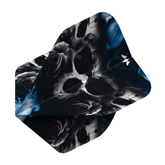 Mission Solo Shaun McDonald No2 Standard Flights Das Bild zeigt einen Dart-Flügel aus der Serie "Mission Solo Shaun McDonald No2 Standard Flights". Das Design ist in dunklen Farben gehalten und zeigt Totenköpfe sowie Rosen mit blauen Akzenten.