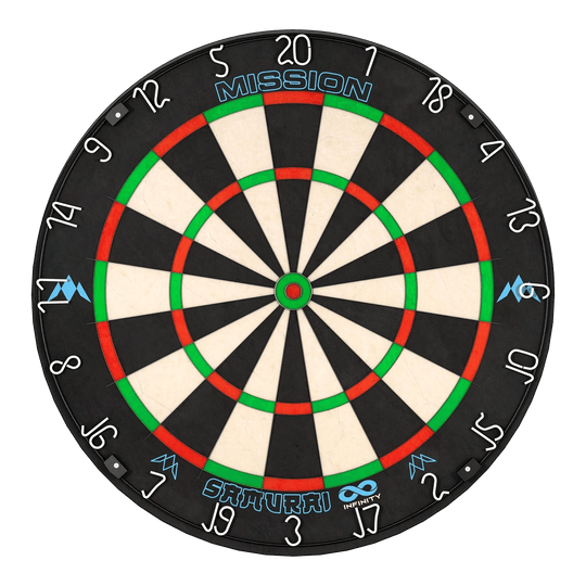 Mission Samurai Infinity steel dartboard Das Bild zeigt eine Steeldartscheibe mit dem Namen "Mission Samurai Infinity". Die Scheibe ist schwarz-weiß mit roten und grünen Markierungen und hat weiße Zahlen am Rand.