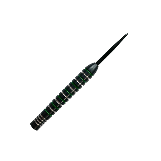 McDart Silver Green Steeldart Barrels Das Bild zeigt einen McDart Silver Green Steeldart Barrel. Der Dart hat silberne und grüne Rillen und eine schwarze Spitze.
