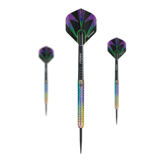 Winmau Foxfire Urban steel darts Das Bild zeigt drei Winmau Foxfire Urban Steeldarts mit farbenfrohen Schäften und schwarzen Flights mit lila und grünen Mustern. Die Darts haben metallische Spitzen und ein modernes, auffälliges Design.