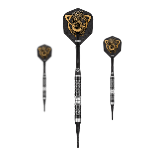 Shot Viking Wolf soft darts - 20g Das Bild zeigt das Produkt "Shot Viking Wolf Softdarts - 20g". In der Mitte ist ein detaillierter Softdart mit nordischem Wolf-Design in Gold und Schwarz zu sehen.