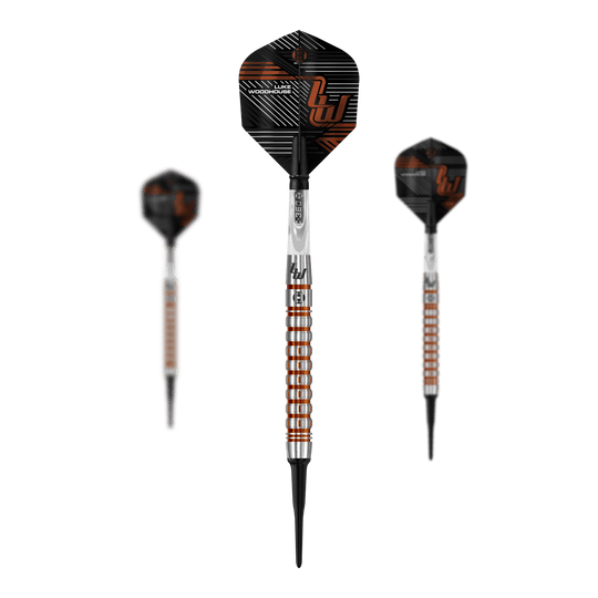 Harrow's Luke Woodhouse Series 2 Soft Darts - 18g Das Bild zeigt die Harrows Luke Woodhouse Series 2 Softdarts mit einem Gewicht von 18g. Die Darts haben ein silbernes Barrel mit orangenen Akzenten und schwarzen Flights.
