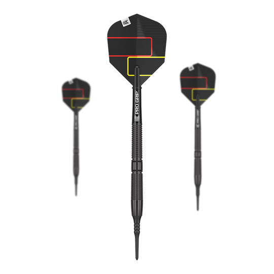 Das Bild zeigt drei schwarze Softdarts der Marke "Target Gabriel Clemens Black Edition - 19g". Die Flights sind schwarz mit roten und gelben Linien verziert.