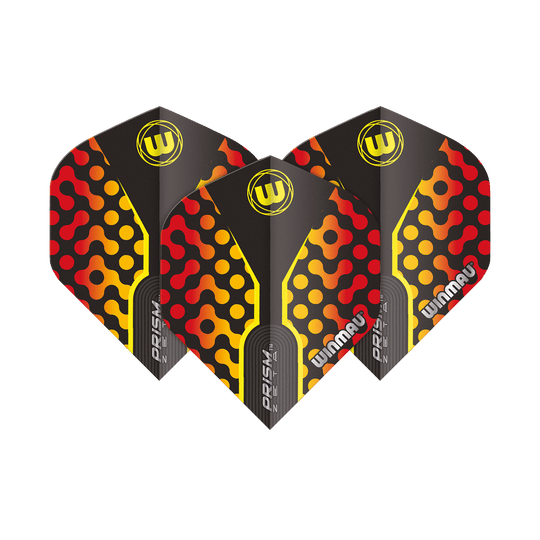 6915-308_Winmau_Prism_Zeta_RedOrange_Standard_Flights_1CjLB8VQON6MOg Das Bild zeigt drei Winmau Prism Zeta RedOrange Standard Flights. Die Flights sind schwarz mit roten und orangefarbenen Mustern sowie gelben Akzenten gestaltet.