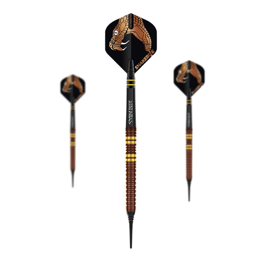 Red Dragon Peter Wright Copper Fusion Soft Darts - 20g Das Bild zeigt drei Softdarts des Modells „Red Dragon Peter Wright Copper Fusion“ mit 20 Gramm Gewicht. Die Flights sind mit einem Schlangenkopf und dem Schriftzug „Snakebite“ verziert.