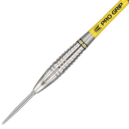 190222_Target_Scott_Williams_GEN1_Swiss_Point_Steeldarts_2 Das Bild zeigt einen Target Scott Williams GEN1 Swiss Point Steeldart. Der Dart hat eine silberne, gerillte Spitze und einen gelben Schaft mit der Aufschrift "PRO GRIP".