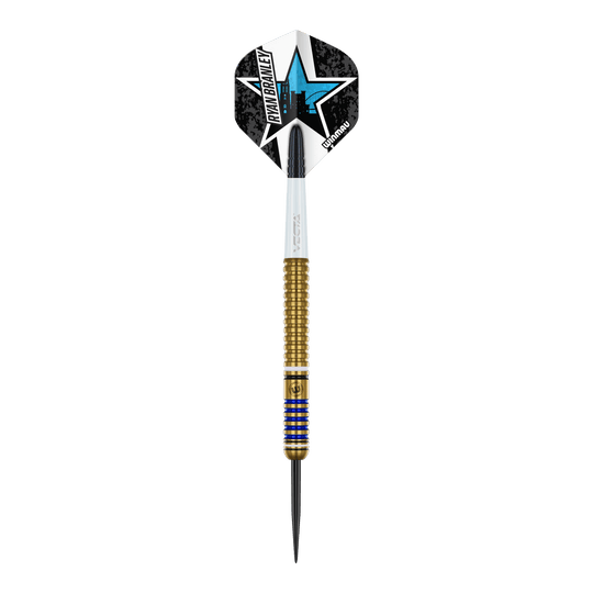 Winmau Ryan Branley Steel Darts - 23g Das Bild zeigt einen Winmau Ryan Branley Steeldart mit einem Gewicht von 23 Gramm. Der Dart hat ein goldfarbenes Griffstück und eine auffällige schwarze und weiße Flights mit einem blauen Sternmotiv.
