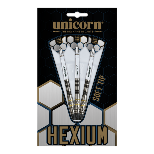 Abgebildet sind Unicorn Hexium Style 01 Black & Gold Softdarts mit 22 Gramm. Diese Softdarts haben ein auffälliges Schwarz-Gold-Design.