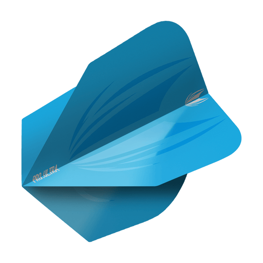 Das Bild zeigt ein blaues Dart-Flight mit einem modernen Design. Auf dem Flight steht "PRO ULTRA" in kleinen Buchstaben geschrieben.