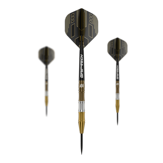 GOAT Ceremony Tungsten Steel Darts Das Bild zeigt drei "GOAT Ceremony Tungsten Steeldarts" mit schwarzen und goldenen Elementen. Der mittlere Dart ist im Fokus und zeigt den Schriftzug "GRIP-TECH" auf dem Schaft.