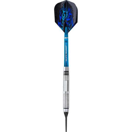 HA13968-B_Harrows_Blaze_Style_B_Softdarts_1z0hn8d3c1L38s Der abgebildete Dart ist der "Harrows Blaze Style B Softdarts - 18g". Er hat einen silbernen Schaft, ein blaues Griffstück und ein schwarzes Flight mit blauen Flammen.