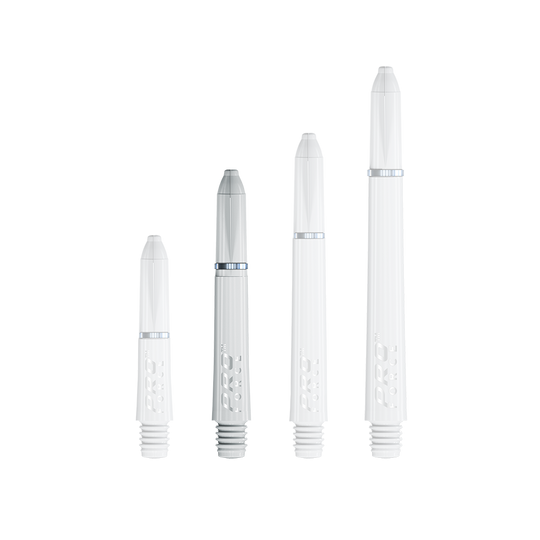 7011_102_Winmau_Pro-Force_Shafts_Weiss_35mm_1 Das Bild zeigt vier weiße Winmau Pro-Force Shafts in verschiedenen Längen. Sie sind nebeneinander angeordnet und heben sich auf weißem Hintergrund ab.