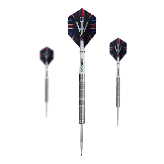Das Bild zeigt drei Steeldarts aus der "Unicorn James Wade The Machine Range Phase 4" Serie. Die Darts haben silberne Spitzen und auffällige Flights mit einem weißen "JW"-Logo.