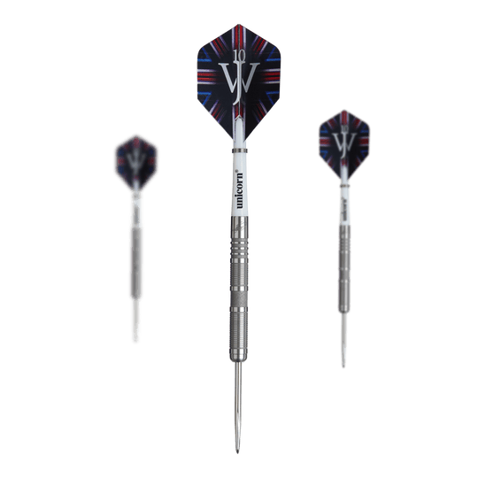 Unicorn James Wade The Machine Range Phase 4 Steeldarts Das Bild zeigt drei Steeldarts aus der "Unicorn James Wade The Machine Range Phase 4" Serie. Die Darts haben silberne Spitzen und auffällige Flights mit einem weißen "JW"-Logo.