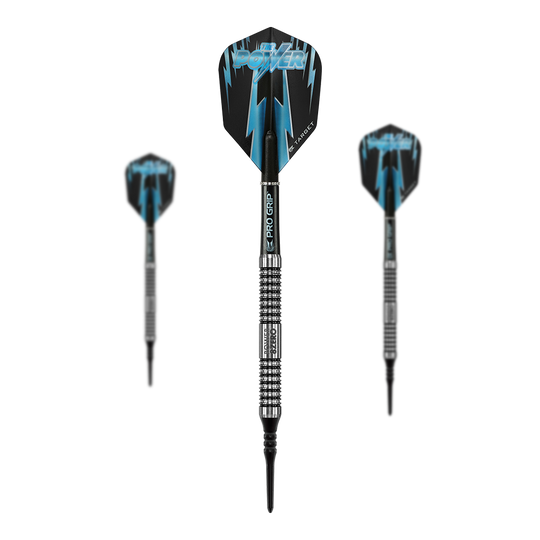 Target Phil Taylor Power 8zero soft darts Das Bild zeigt drei Softdarts der Marke "Target Phil Taylor Power 8zero". Die Darts haben schwarze Flights mit blauen Blitzen und silberne Griffe.