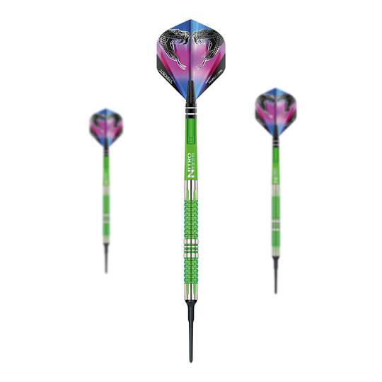 Das Bild zeigt drei Softdarts des Modells "Red Dragon Peter Wright Snakebite Mamba 2". Die Darts sind grün-silbern und haben bunte Flights mit Schlangenmotiven.