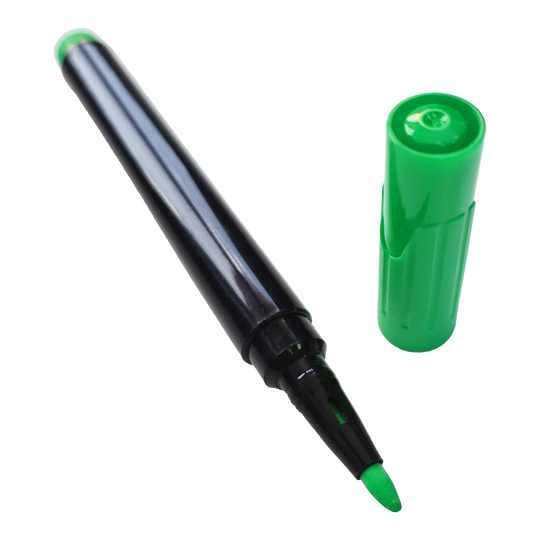 Dieses Bild zeigt einen grünen Boardmarker. Der Boardmarker wird zum Schreiben auf Tafeln verwendet.