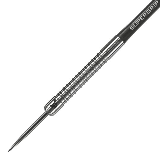 HA11650-Harrows-Supergrip-90-Tungsten-Steeldarts-2 Das Bild zeigt einen Harrows Supergrip 90% Tungsten Steeldart. Der Dartpfeil hat ein silbernes, geriffeltes Metallgehäuse und einen schwarzen Schaft mit der Aufschrift "SUPERGRIP".