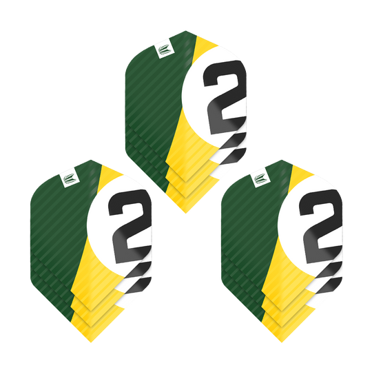 Das Bild zeigt drei Sätze Dartflights mit der Aufschrift „2“ in den Farben Grün, Gelb und Weiß. Die Flights sind vom Typ Target Pro Ultra Chicane Green No2 Standard.