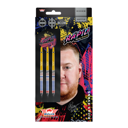 Bulls NL Ricky Evans Rapid Edition One Soft Darts - 20g Das Bild zeigt die Verpackung der "Bulls NL Ricky Evans Rapid Edition One Softdarts - 20g". Auf der Verpackung sind drei Softdarts und ein Porträt von Ricky Evans abgebildet.
