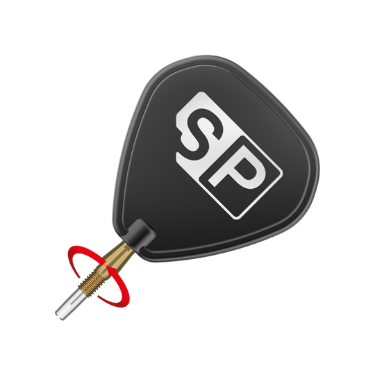 Das Bild zeigt eine schwarze Dartflügel mit der Aufschrift "SP" in weiß. Daran ist eine goldene Dartspitze befestigt.