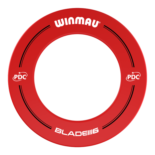 Winmau PDC Dartboard Surround - Red Das Bild zeigt einen roten Dartboard-Surround der Marke Winmau mit der Aufschrift "BLADE 6". Auf dem Ring sind außerdem PDC-Logos und schwarze Designelemente zu sehen.