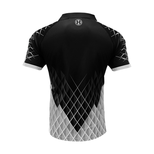 HRS-26432_Harrows_Paragon_Dartshirt_Weiss_2 Dies ist das Harrows Paragon Dartshirt in Weiß. Das Shirt hat ein modernes, geometrisches Muster in Schwarz und Grau auf der Rückseite.