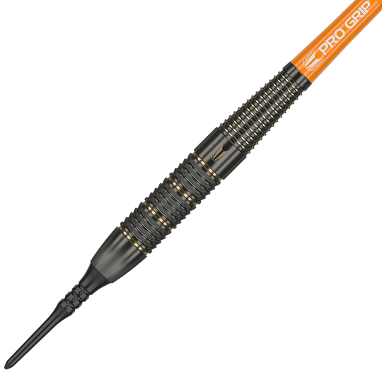 Das Bild zeigt einen "Target Raymond Van Barneveld Brass Softdart" mit einem Gewicht von 18g. Der Dartpfeil hat einen schwarzen, gerillten Griff mit goldenen Akzenten und einen orangefarbenen Schaft mit der Beschriftung "Pro Grip".