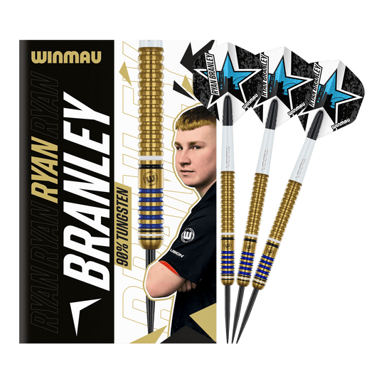 Winmau Ryan Branley Steel Darts - 23g Das Bild zeigt die Winmau Ryan Branley Steeldarts mit einem Gewicht von 23 Gramm. Die Darts sind goldfarben mit blauen Ringen und werden zusammen mit einer Verpackung präsentiert, auf der ein Porträt von Ryan Branley abgebildet ist.
