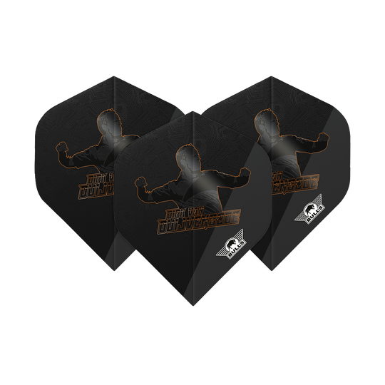 Bulls NL Player 100 Dirk Van Duijvenbode Edition 2 No2 Standard Flights Das Bild zeigt drei schwarze Dart Flights mit dem Aufdruck "Dirk Van Duijvenbode" und einer Silhouette. In der Ecke ist das weiße Bulls NL-Logo zu sehen.