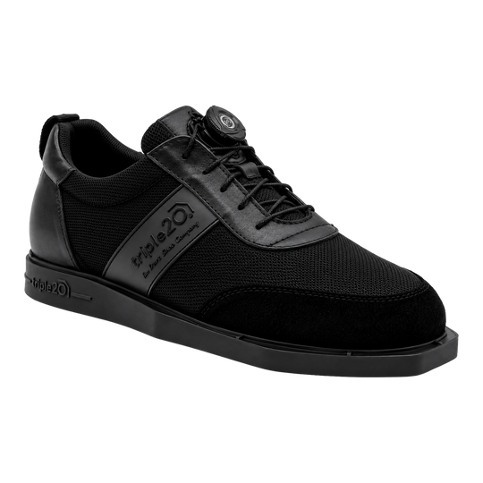 Triple20 Dart Shoes Textile with Twist Closure - Black Abgebildet sind die Triple20 Dartschuhe Textil mit Drehverschluss in Schwarz. Die Schuhe sind speziell für Darts-Spieler entworfen.
