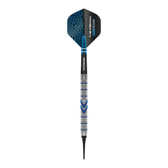 Red Dragon Gerwyn Price Iceman Midnight Edition Soft Darts - 20g Der abgebildete Softdart ist der "Red Dragon Gerwyn Price Iceman Midnight Edition" mit einem Gewicht von 20g. Er hat ein modernes Design mit silbernen und blauen Akzenten sowie einer schwarzen Flights mit blauen Mustern.