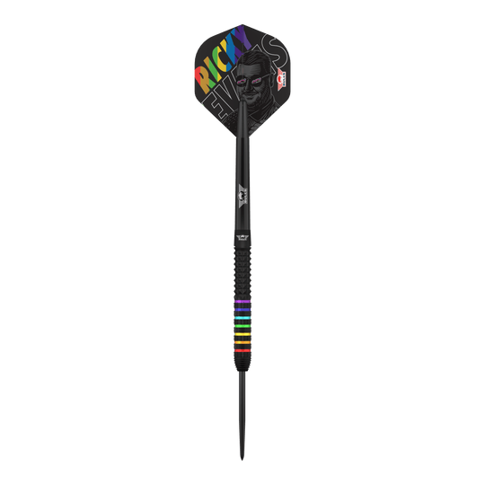 Zu sehen ist das Produkt Bulls NL Ricky Evans Rapid 95 Steeldarts - 23g. Die Aufnahme fokussiert auf die Optik des Dartpfeils.